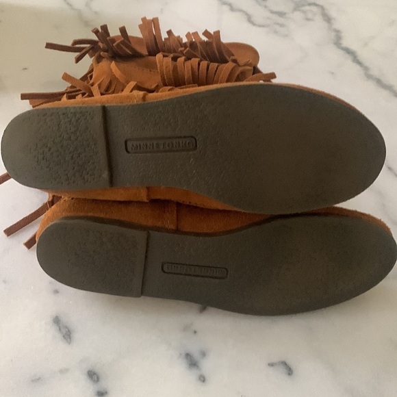 Minnetonka Leather Moccasin Boots 3 Layer Frayed  -Famous ! size 5 - Picture 6 of 8
